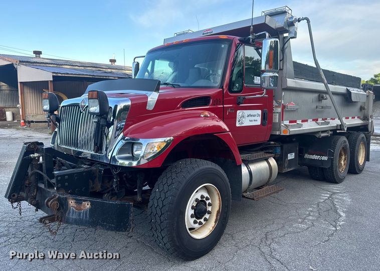 2006 International 7400 dump truck - DV4070