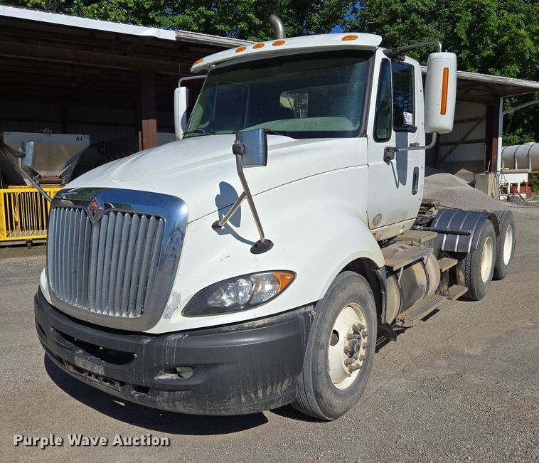 2010 International ProStar Premium semi truck - DW7031