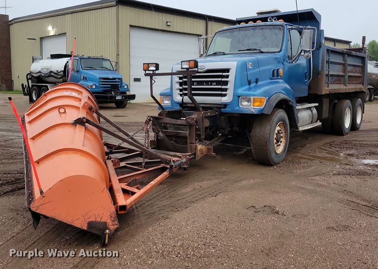 2002 Sterling LT9500 dump truck - DX6975