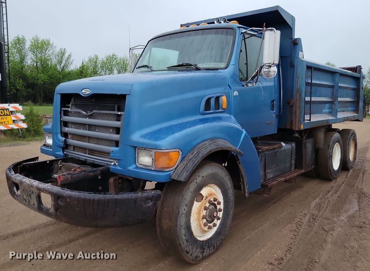 2000 Sterling LT9500 dump truck - DX6976