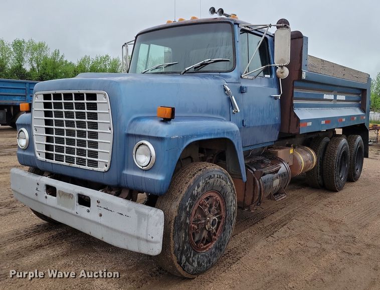 1989 Ford LT9000 dump truck - DX6977