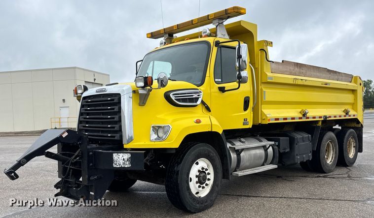 2014 Freightliner 108SD dump truck - DY0087