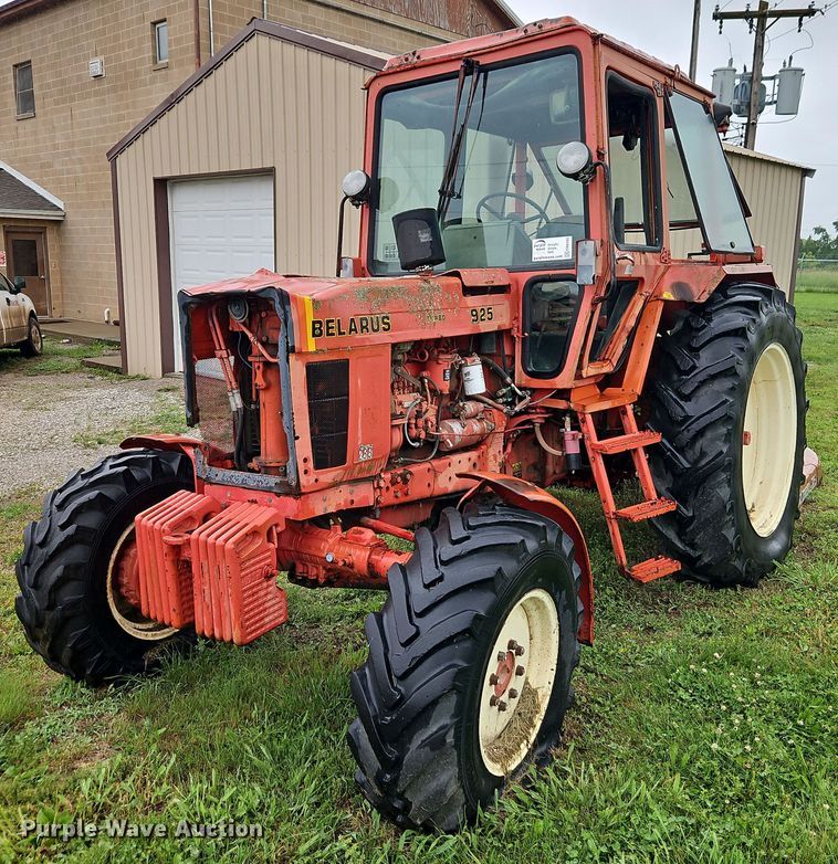 Belarus 925 MFWD tractor - EB8103