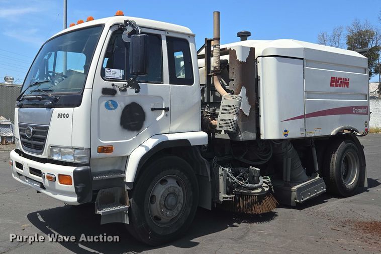 2010 Elgin 3300 street sweeper truck - EC1034