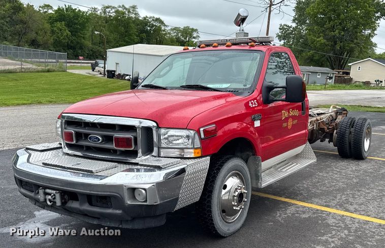 2003 Ford F550 Super Duty truck cab and chassis - EC7974