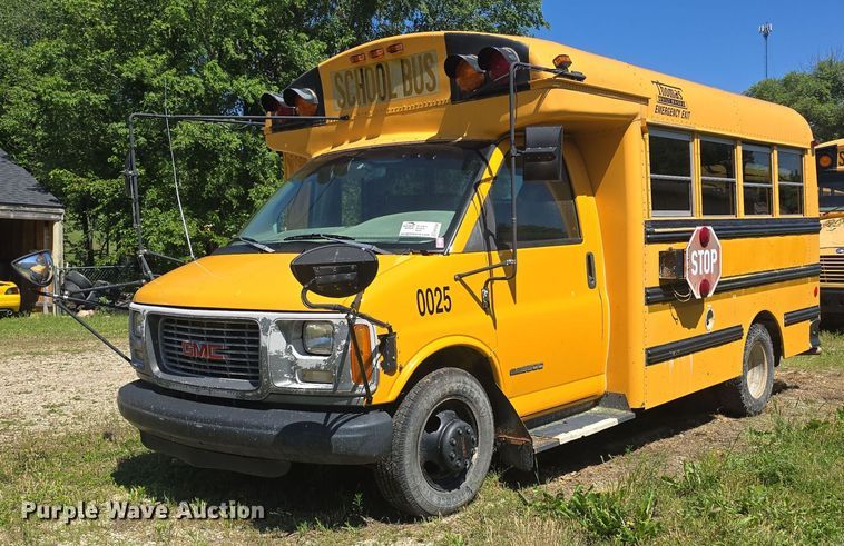 2000 GMC Savana G3500 school bus - EF3538