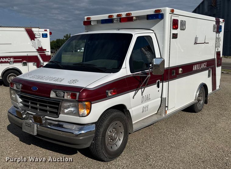 1993 Ford E350 ambulance - EG6492