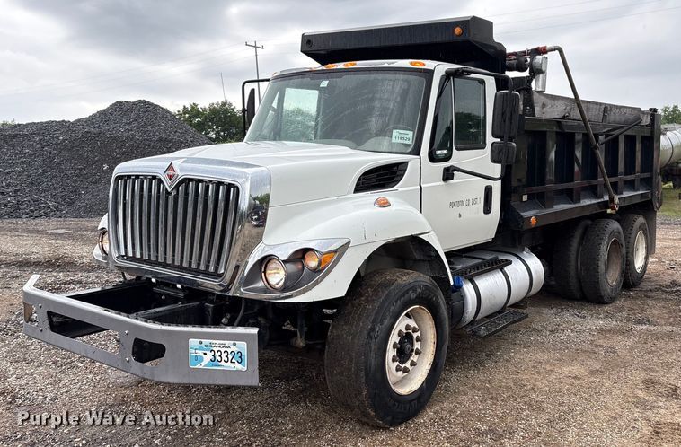2017 International 7400 dump truck - EM2554