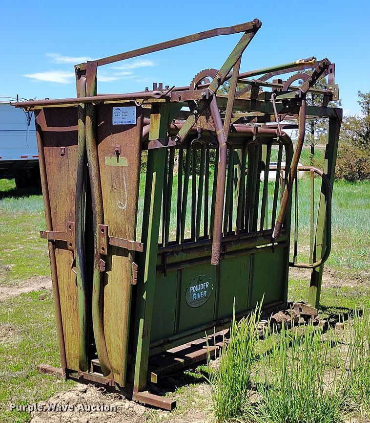 Powder River  squeeze chute - DP4972