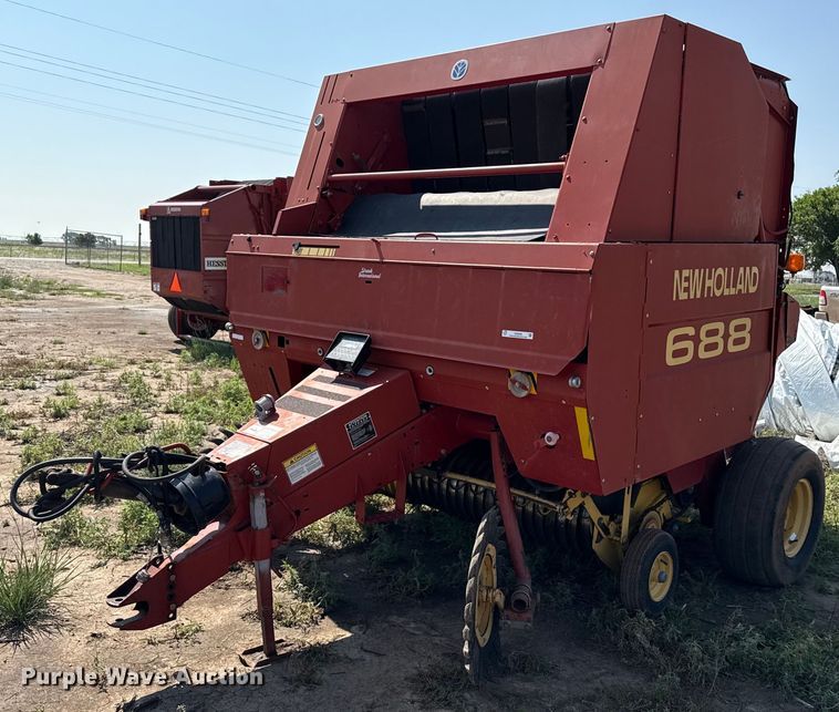2000 New Holland 688 round baler - DZ8486
