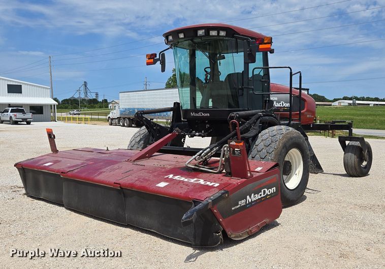 2009 MacDon M200 swather / windrower - ED2023