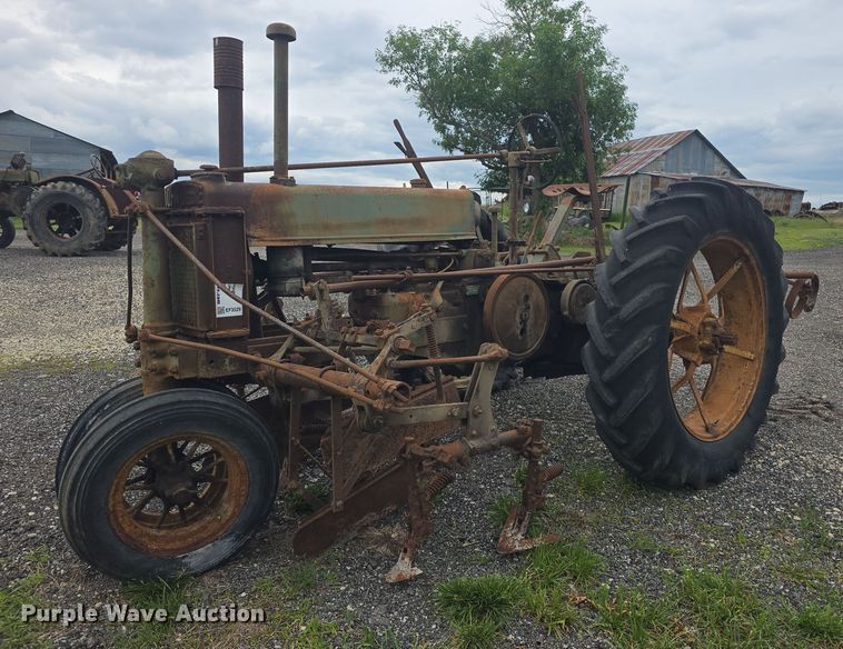 1937 John Deere B tractor - EF3529
