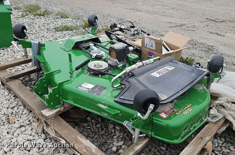 2021 John Deere AutoConnect 60D mower deck - EH8982