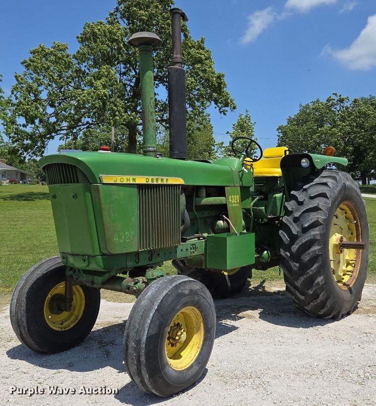1972 John Deere 4320 tractor - EN3760