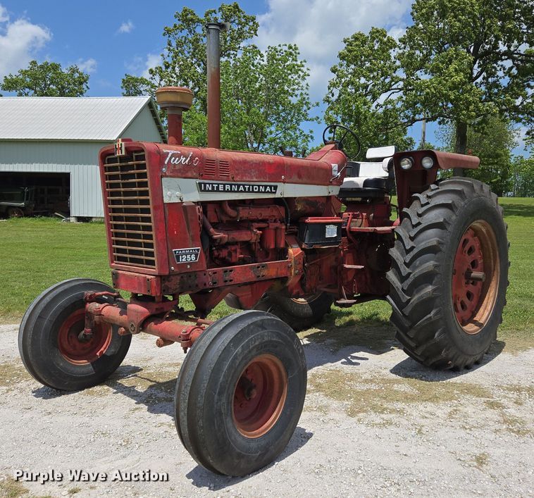 1968 International Harvester Farmall 1256 tractor - EN3761