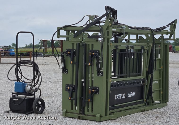 Cattle Baron livestock squeeze chute - EN3781