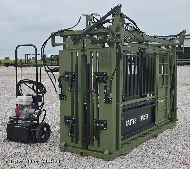 Cattle Baron livestock squeeze chute - EN3782