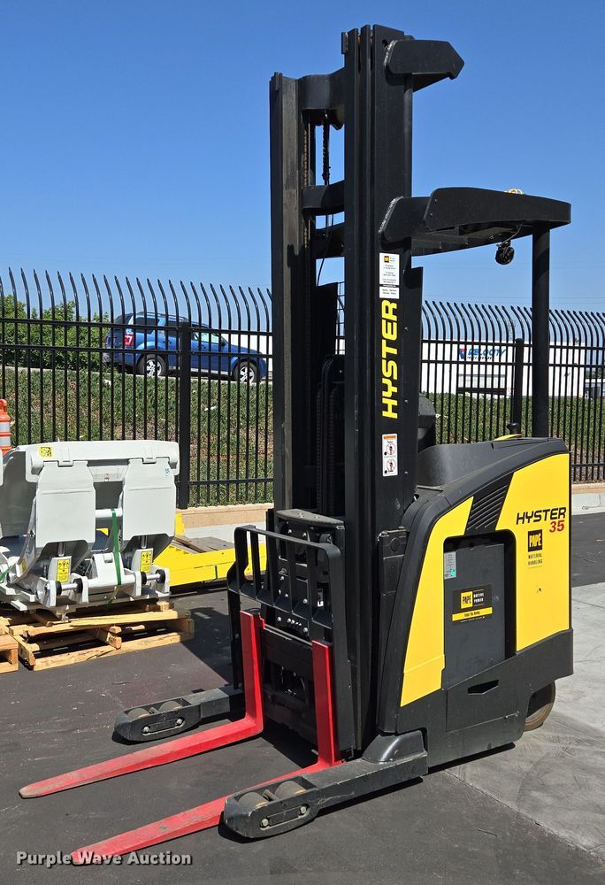 2023 Hyster N35ZR3-16.25 reach truck - EC1052