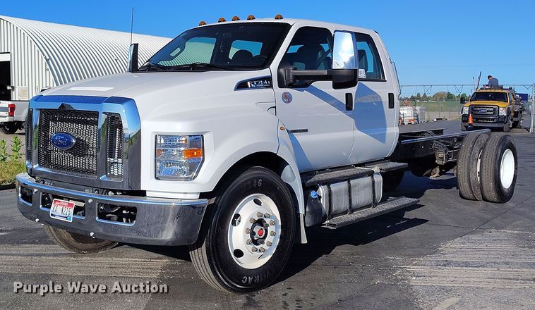 2024 Ford F750 Super Duty truck cab and chassis - DP4987