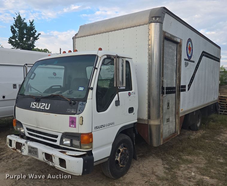 1999 Isuzu NPR box truck - DT4858