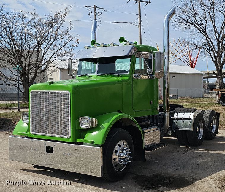 1996 Peterbilt 357 semi truck - DT6762