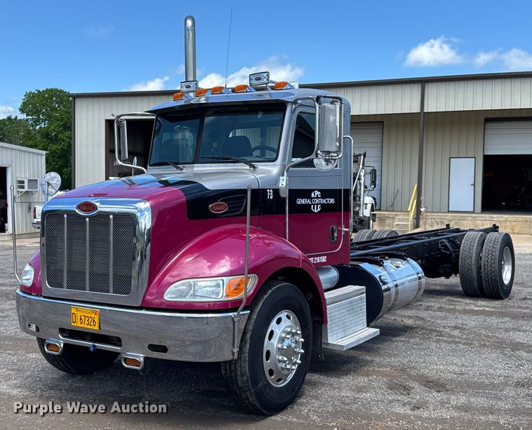 2012 Peterbilt 337 truck cab and chassis - DU9160