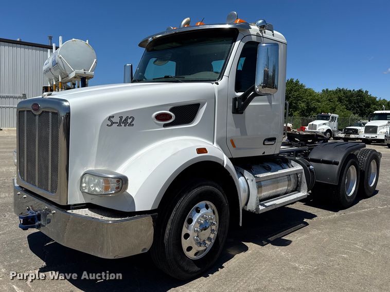 2016 Peterbilt 567 semi truck - DV4060