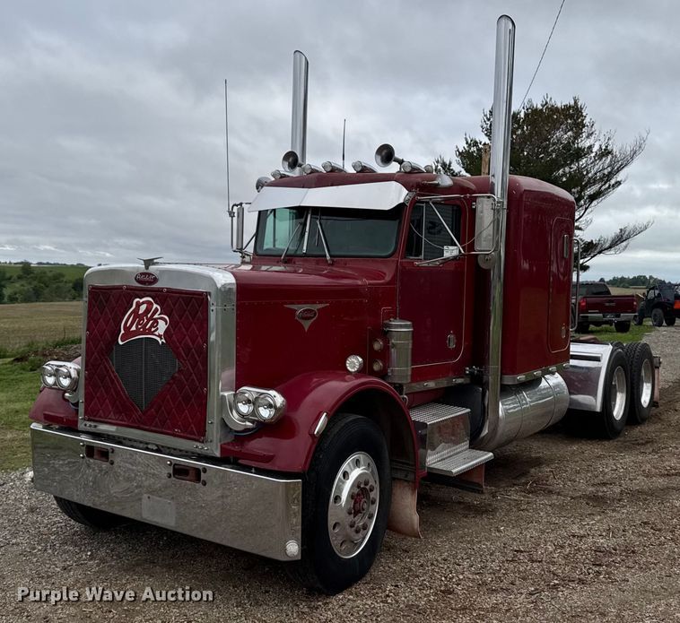 1981 Peterbilt 359 semi truck - EC7983