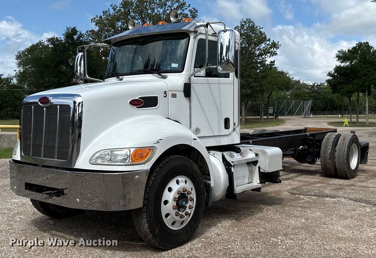 2019 Peterbilt 337 truck cab and chassis - ED5670