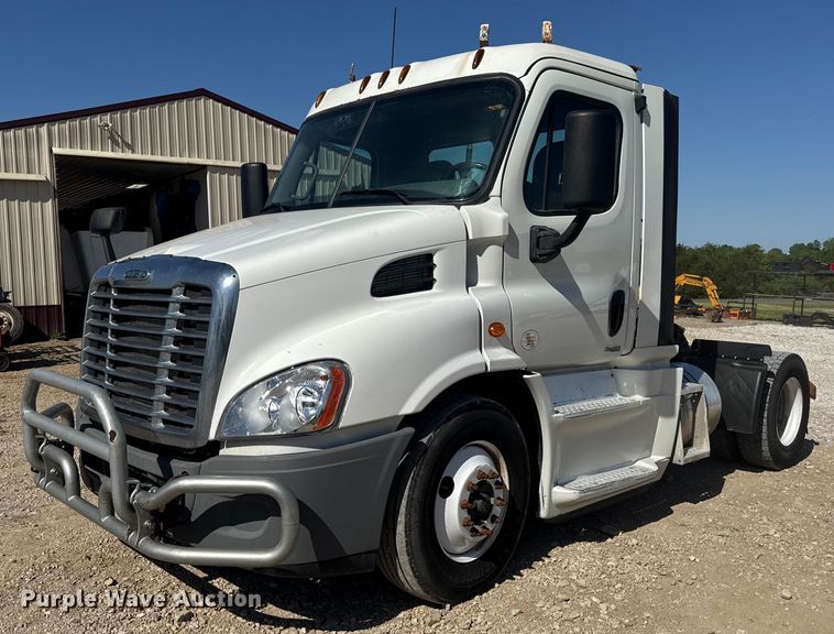 2016 Freightliner Cascadia Evolution semi truck - EN4559