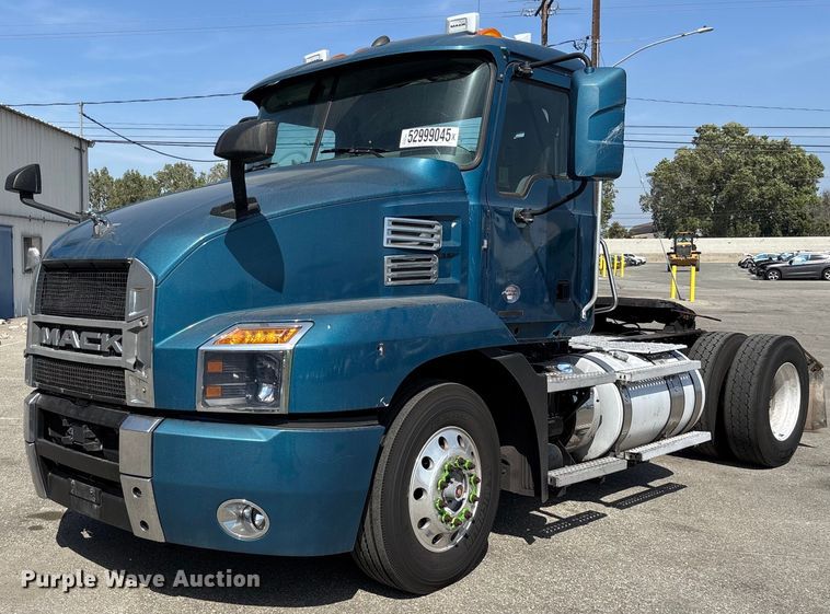 2019 Mack AN42T semi truck - YA0496