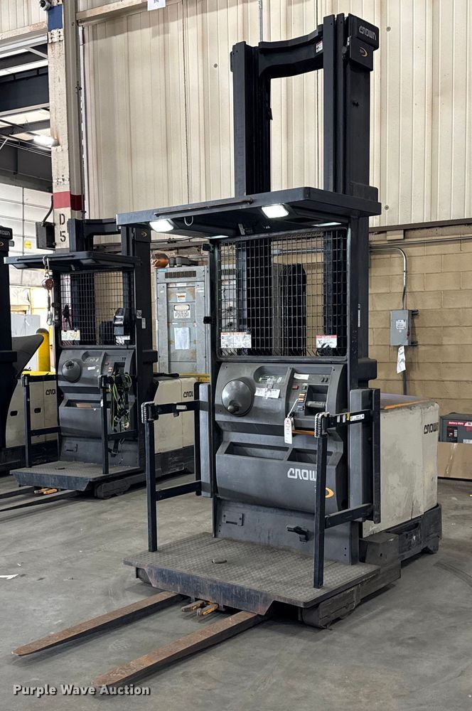 2017 Crown SP4050-30 order picker - DI9040
