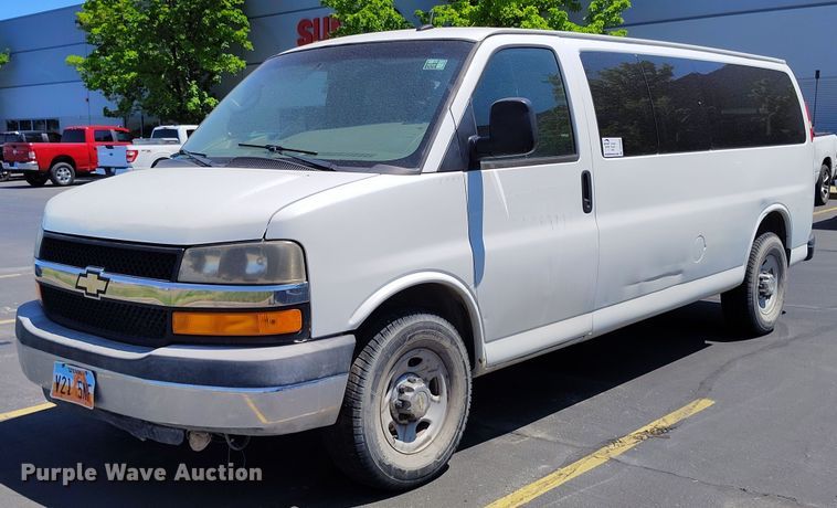 2013 Chevrolet Express van - DP4988