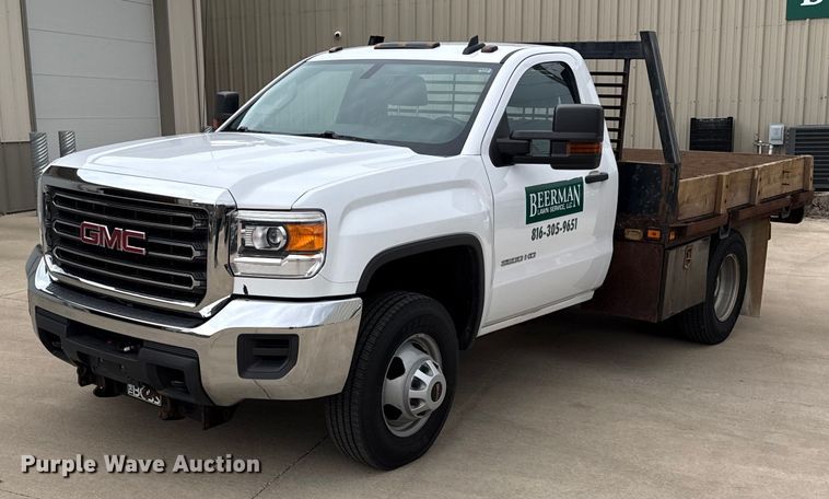 2015 GMC Sierra 3500HD flatbed pickup truck - DS4358