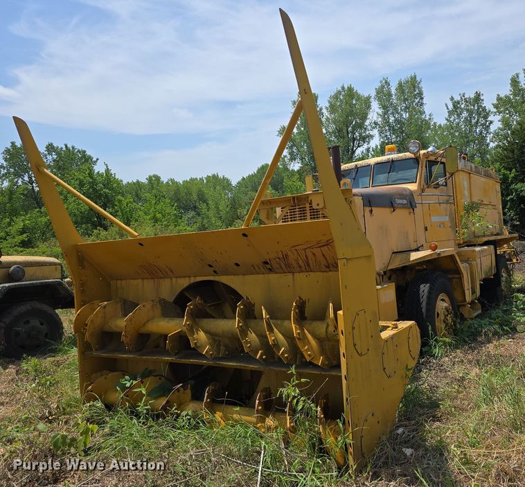 1981 Oshkosh WT-2206 snowblower truck - DT6945