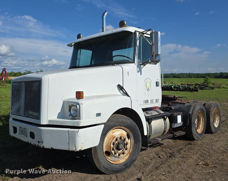 1992 White GMC WG Series semi truck - DT6956