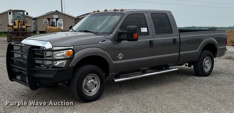 2012 Ford F250 Super Duty XLT Crew Cab pickup truck - DV2749
