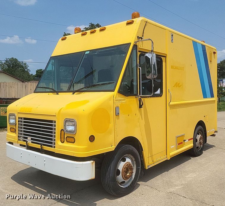 2006 WorkHorse W42 delivery truck - DW7037
