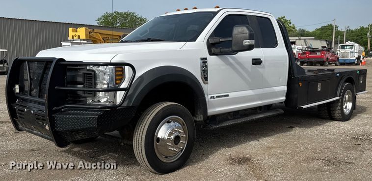 2019 Ford F450 Super Duty SuperCab flatbed truck - DY0008
