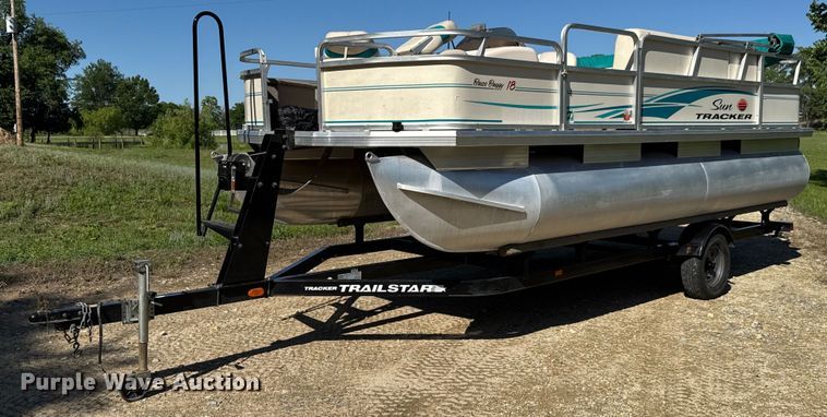 2004 Tracker Bass Buggy 18 pontoon boat - DY0138