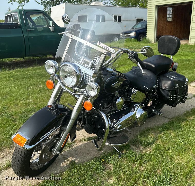 2014 Harley-Davidson Heritage Softail Classic FLSTC103 motorcycle - DZ8986