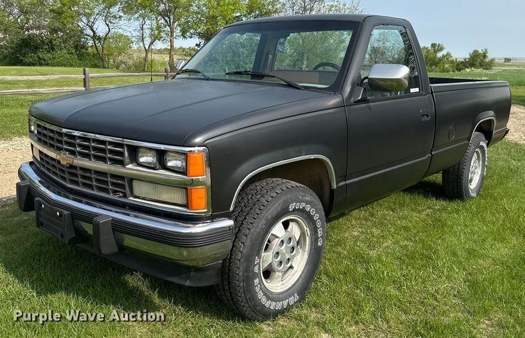 1988 Chevrolet K1500 pickup truck - DZ8988