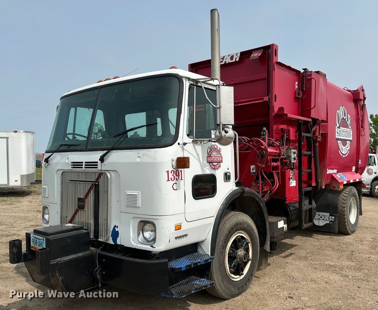 1999 Volvo Xpeditor refuse truck - EB2616