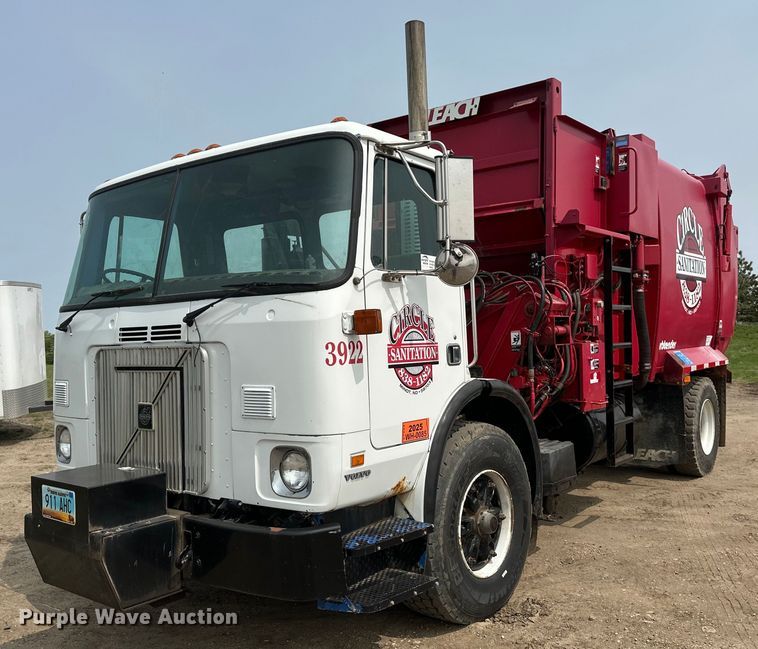 2001 Volvo Xpeditor refuse truck - EB2617