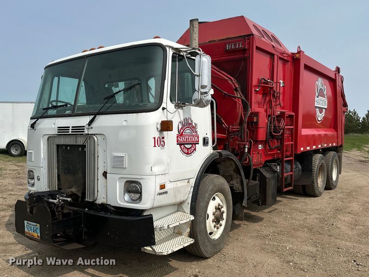 2000 Volvo Xpeditor refuse truck - EB2618