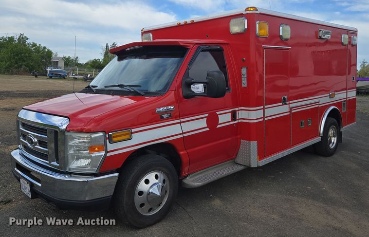 2005 Ford E450 Super Duty ambulance - EC0951
