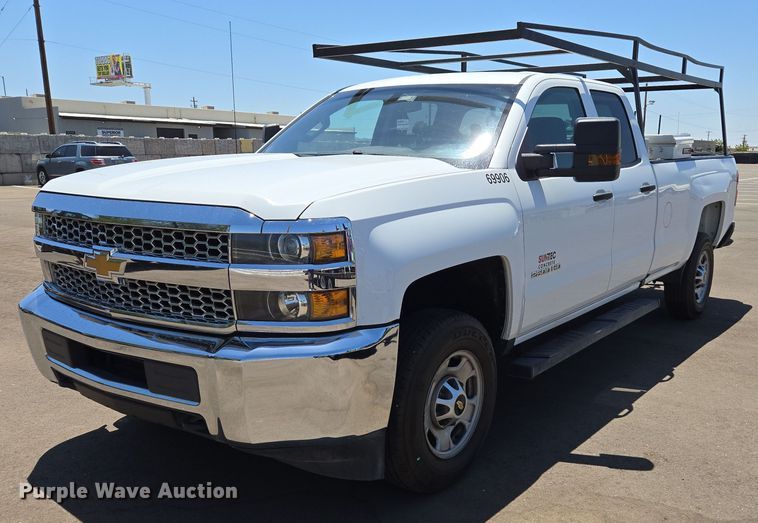 2019 Chevrolet Silverado 2500HD Double Cab pickup truck - EC1040