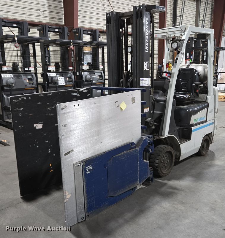 2017 UniCarriers CFS40 forklift - EC4274
