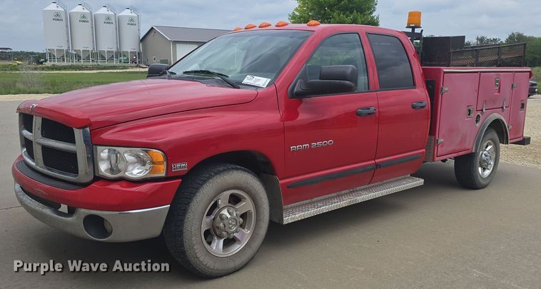 2005 Dodge Ram 2500 Quad Cab utility bed pickup truck - EF3512