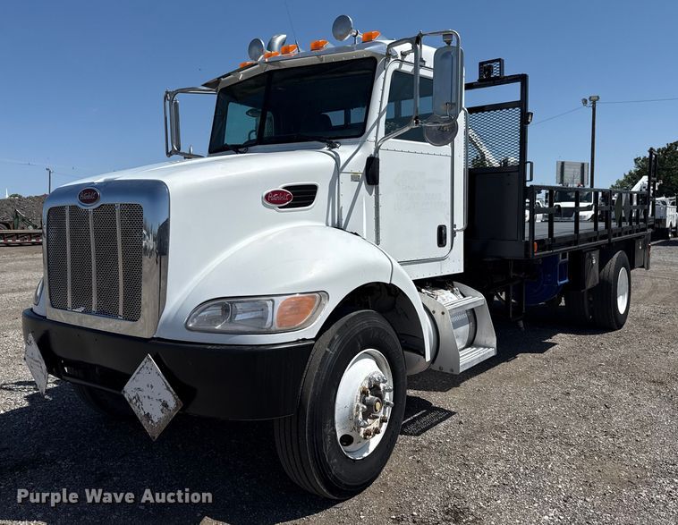 2007 Peterbilt 335 flatbed truck - EG5736